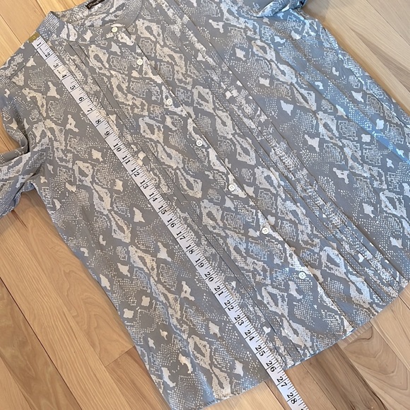J.McLaughlin Silk Blouse Snake L - Picture 9 of 9